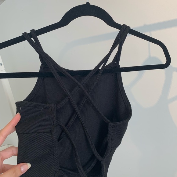 Halter open back criss cross crop top - Picture 2 of 2